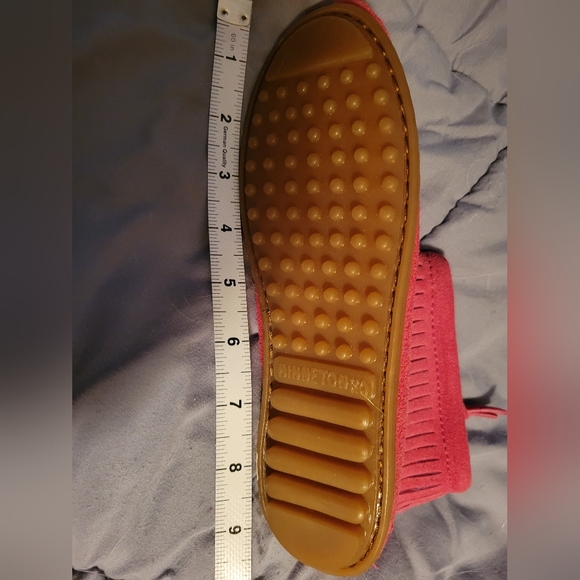 * MINNETONKA GIRLS' PINK SUEDE ROUND TOE MOCCASINS Nwot - Picture 7 of 8